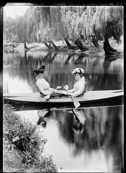 Miss Hansman and Miss Young, March 1903, 1903