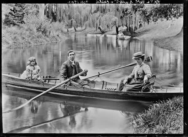 Mr. and Mrs. Swift and child, February 1902, 1902