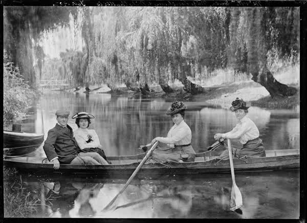 Mr. and Mrs. Daly, Mrs Vaughan and Miss Chatteris, February 1902, 1902