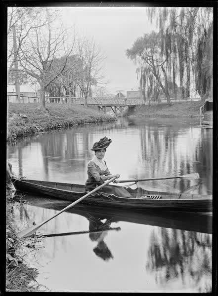 Woman in a rowboat by the Antigua Bridge, 1900