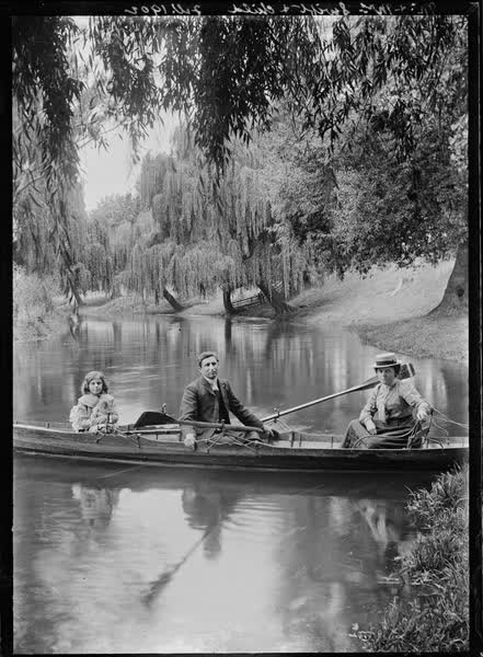Mr. and Mrs. Swift and child, February 1902, 1902