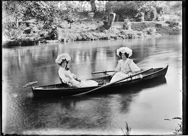 Two women in a rowboat on the Avon River, 1900