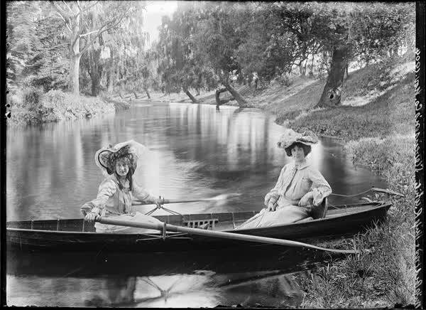 Miss Bedford and Miss R. White, Stephenson's Company, November 1904, 1904