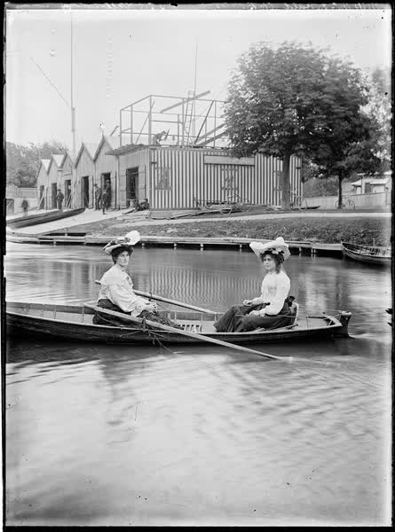 Miss M. Donald, c/o Beales, Madras Street, Wellington, 1900