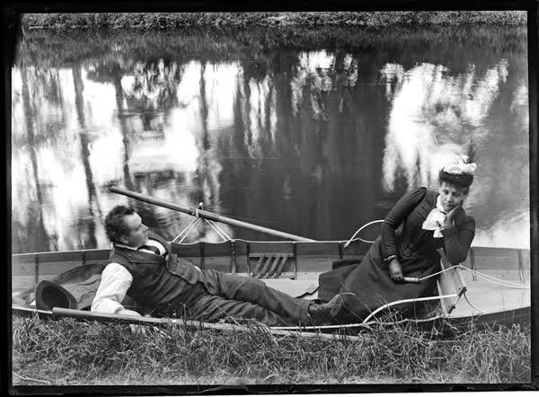 Man and woman in a rowboat on the Avon River, 1900