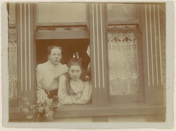 Maidie and Dorothy at "Hillwood", 1910