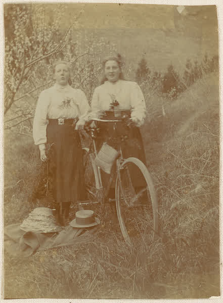 Maidie and Dorothy Gimblett at Mr McDowell's in Heathcote, 1910