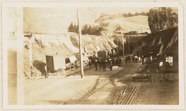 Train derailment at Heathcote tunnel, 1929