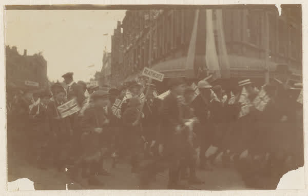 Heathcote contingent at Peace Procession, Christchurch, 1918