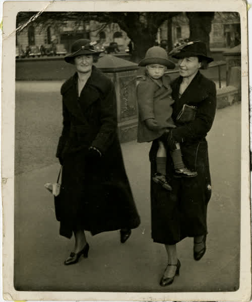 Alice Todd with Venis and Merle Olin, 1937