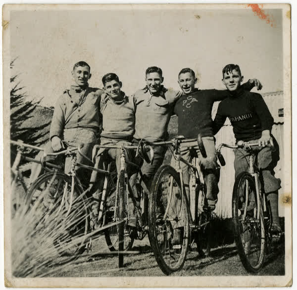 Cycling friends, 1930