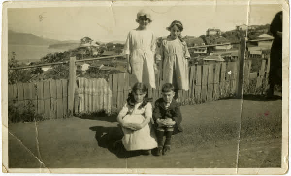 George, Roma, Monica and Molly Loader, 1922