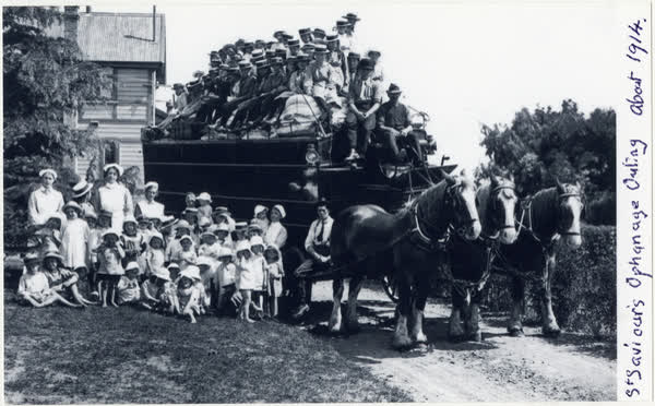 St Saviour's Orphanage outing, 1914