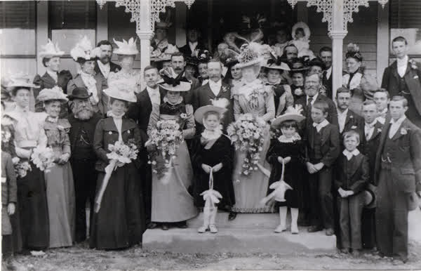 Emma Jane North and Thomas Samuel Mortlock wedding photograph, 1899