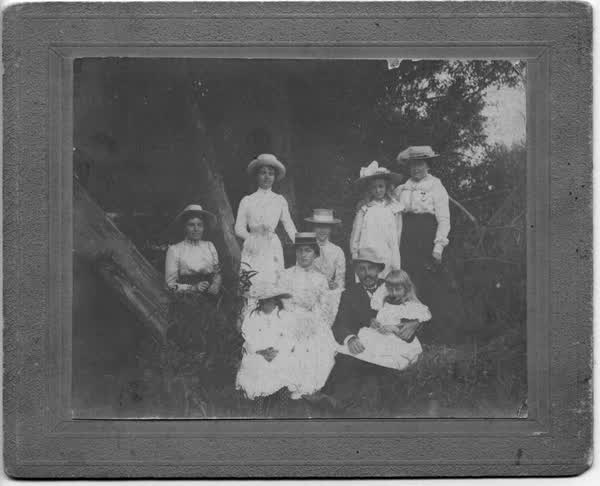 Scott family portrait, 1900