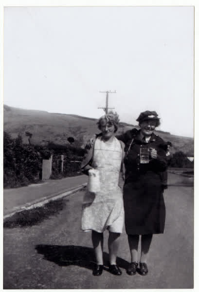 Phyllis Sutton delivering mail, 1940
