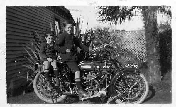 Alby and Wally Pearce, 1919