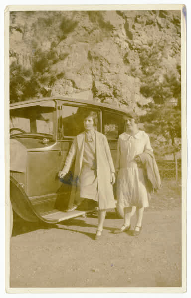Margosue Penney and friend at Sumner, 1920