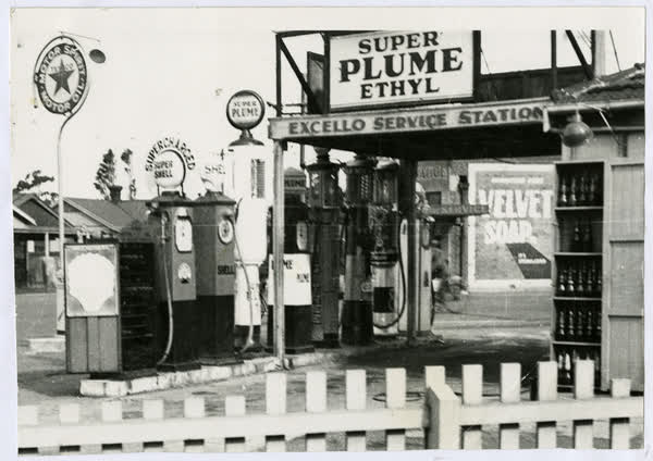 Excello Service Station, 1930