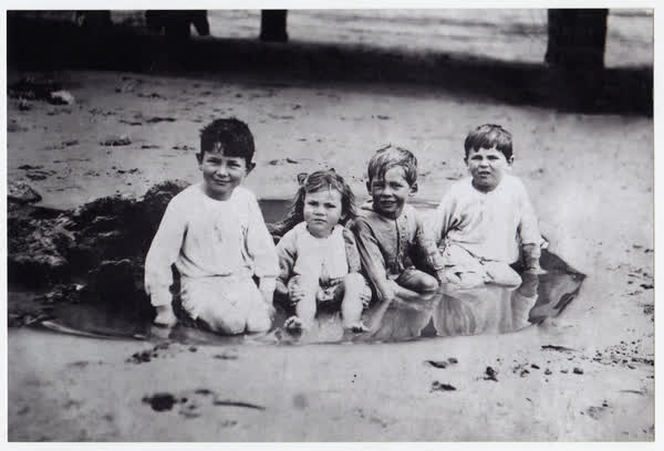 Sutton family at Sumner, 1920