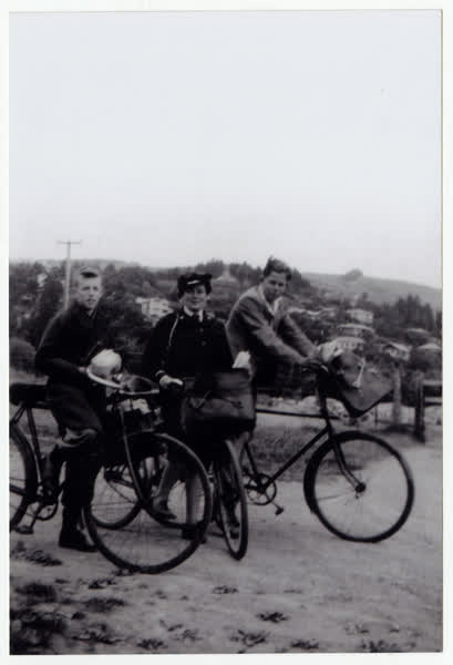 Postal delivery during World War II, 1946
