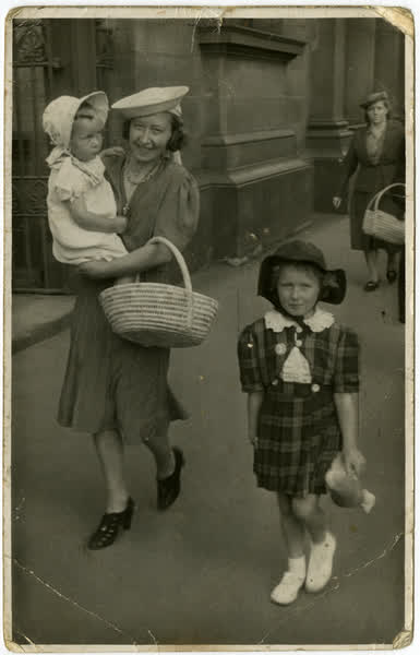 Venis, Avis and Merle Olin, 1939