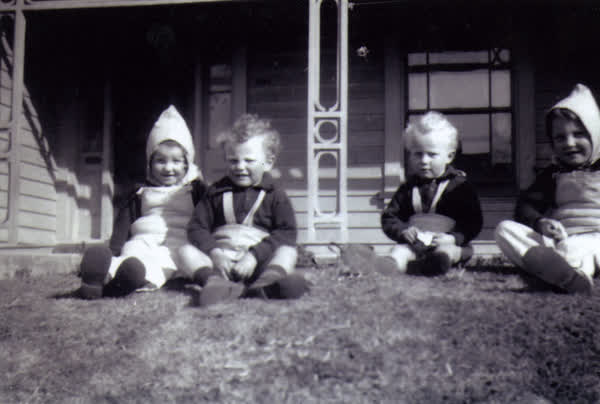 Taylor twins, 1945