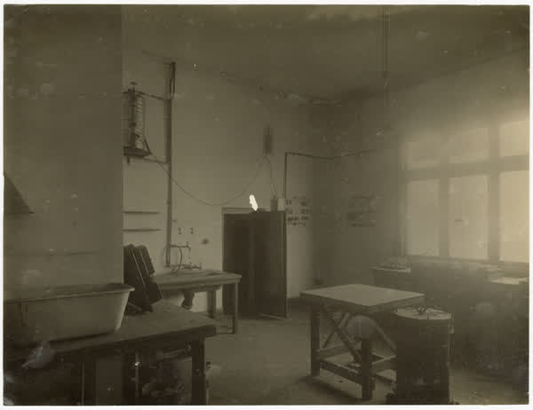 Electricity Department laboratory, 1918