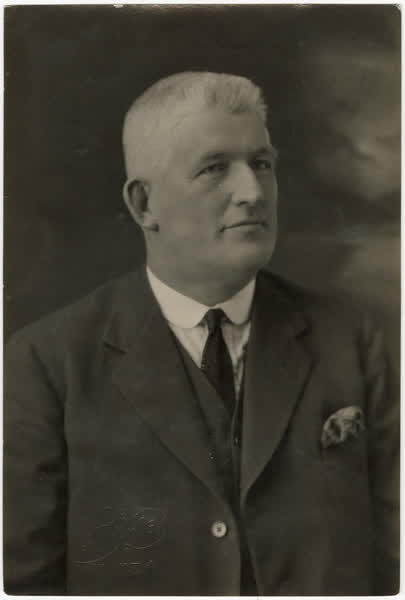 M.E. Lyons, 1938