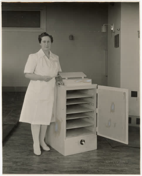 Demonstration of drying oven interior, 1943