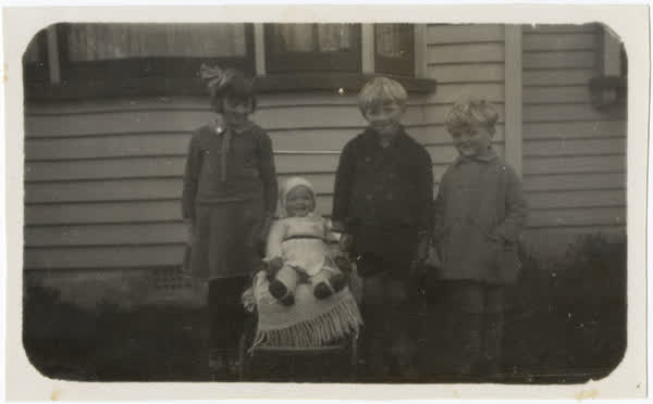 Macefield siblings in front of house at Marlborough Street, 1931