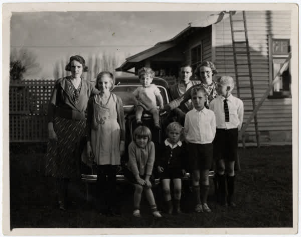 Macefield family with the Hodgkinsons on a vintage car, 1935