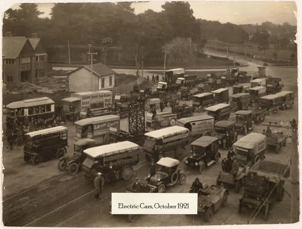Fleet of electric vehicles on Bealey Avenue, 1921