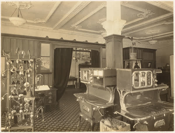 Display of appliances in show room, 1918