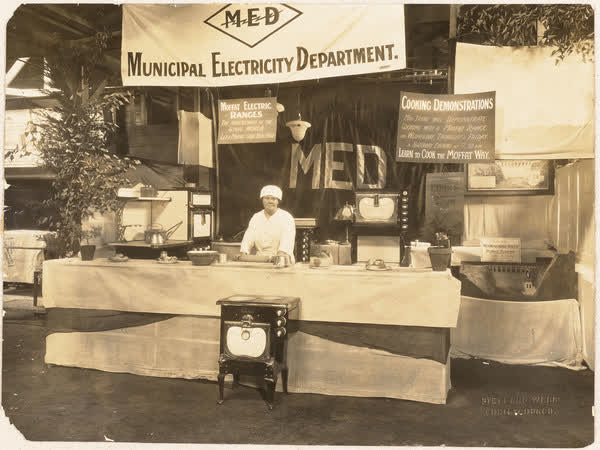 Cooking demonstration at an industrial exhibition, 1924