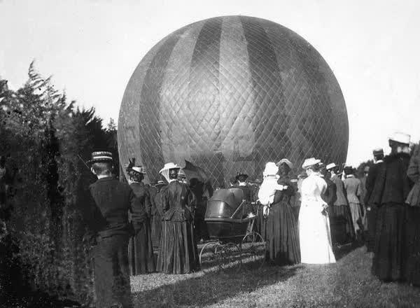 Balloon in Lancaster Park, 1899