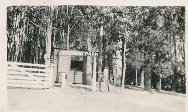 Entrance to Victoria Park, 1919