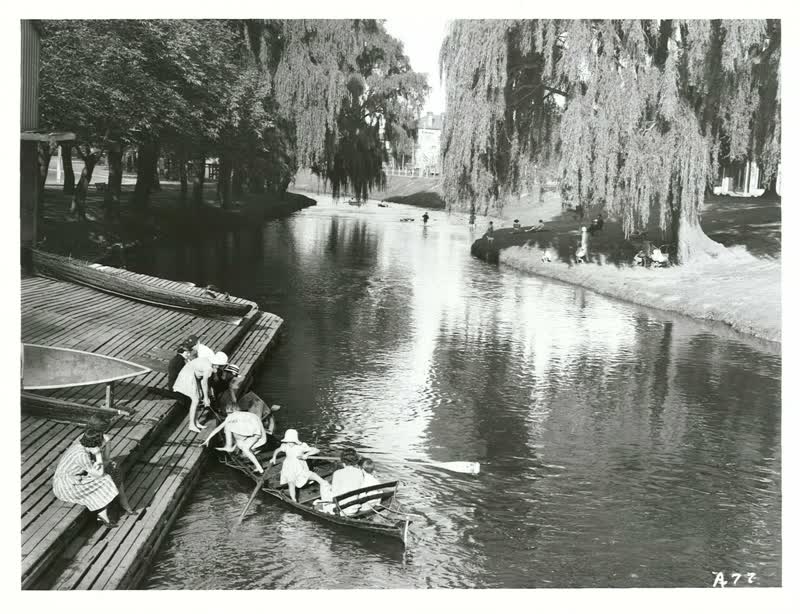 Antigua Street boatshed, Christchurch, 1900