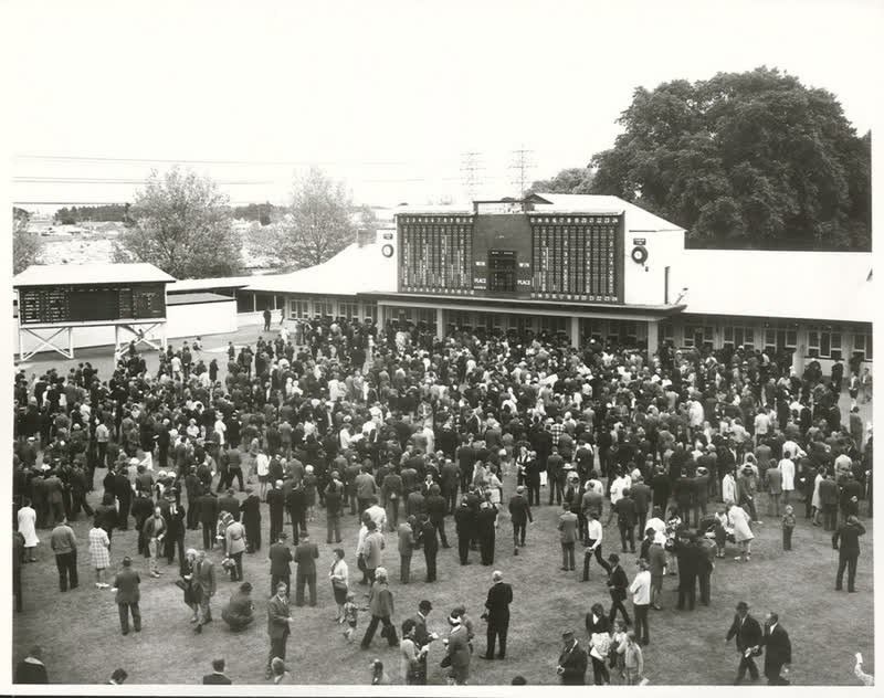 Sports - Horse Racing - Christchurch, 1972