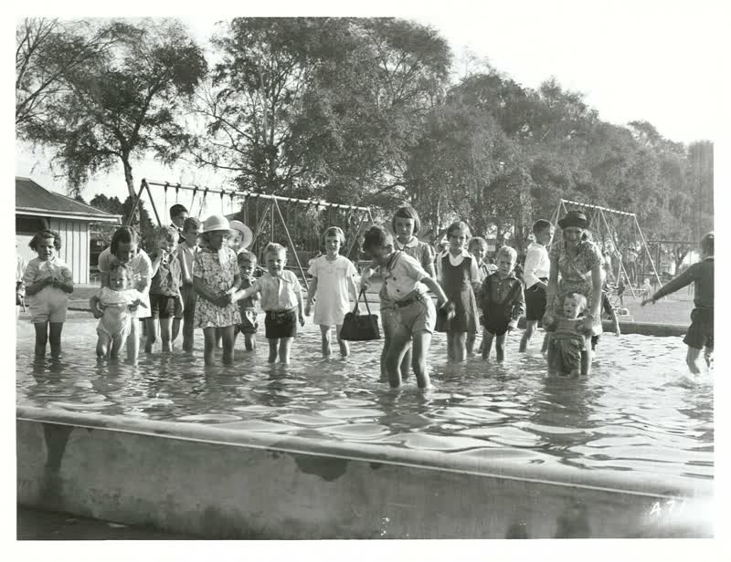 Children's pool, Botanical Gardens, Christchurch, 1900