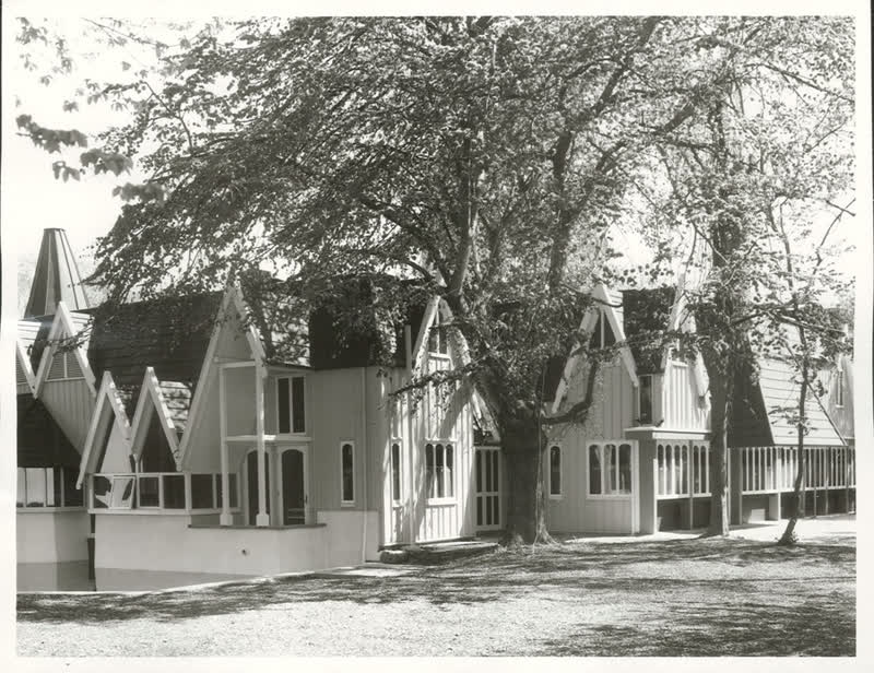 Hotels - (South Island), 1975