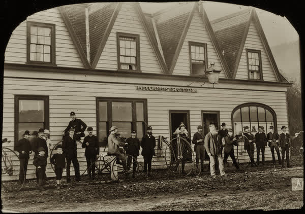 Unidentified men and boys outside Bruce’s Hotel in Akaroa, 1886