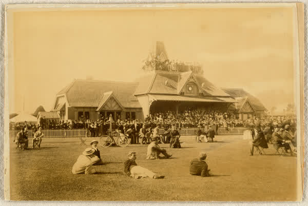 Crowds around Lancaster Park pavilion and grounds, 1910