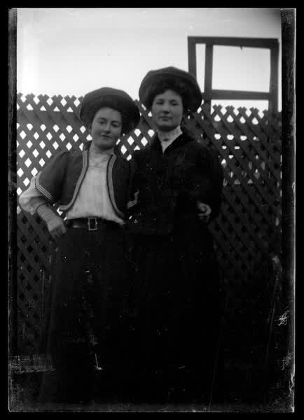 Women wearing wide brimmed hat, 1900