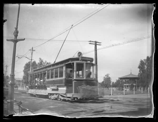 Tram, 1900