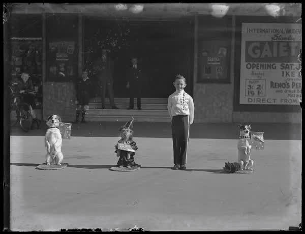 Pat Reno and his performing animals outside St James Theatre, 1936