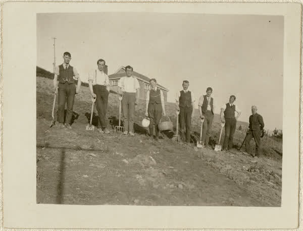 Patients on gardening, Middle San, 1914