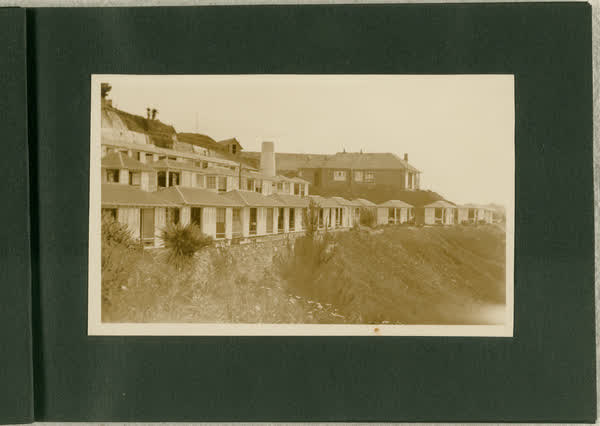 Women’s shelters at the Sanatorium, 1913
