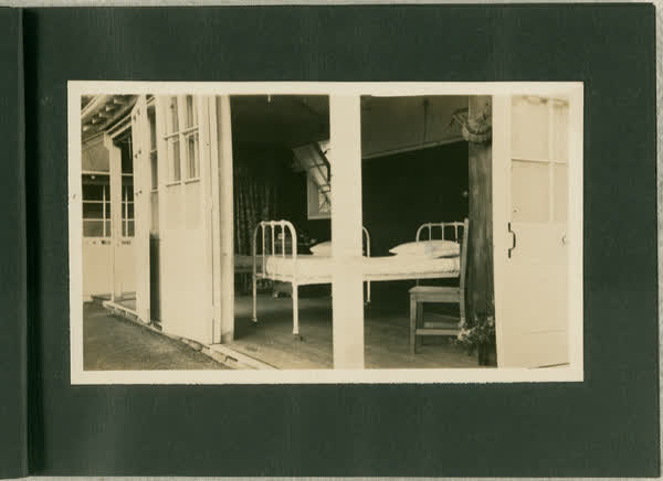 Interior of Sanatorium shelter, 1913