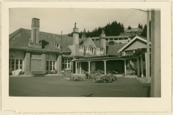 Exterior of Sanatorium dining room and men’s courtyard, 1913